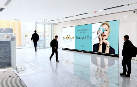 第一戶外傳媒-三亞鳳凰機(jī)場T3航站樓一層到達(dá)換乘大廳墻面燈箱