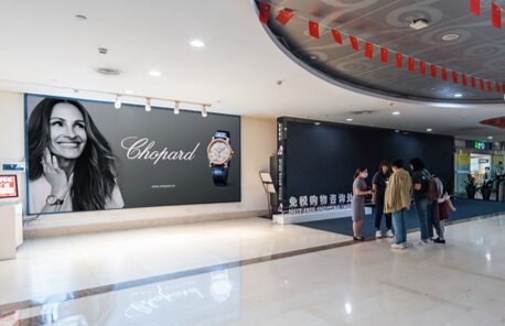 第一戶外傳媒-三亞鳳凰機(jī)場國內(nèi)到達(dá)行李廳LED屏