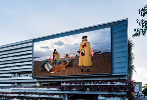 第一戶外傳媒-三亞鳳凰機(jī)場停車樓東面墻體LED屏