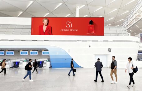 第一戶外傳媒-三亞鳳凰機(jī)場T3航站樓二層國內(nèi)出發(fā)辦票大廳辦票島上方LED屏