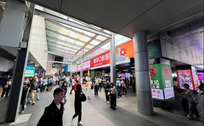 第一戶外傳媒-深圳羅湖口岸廣告