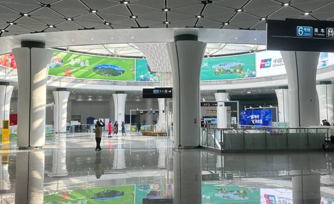 第一戶外傳媒-濟南地鐵中央商務(wù)區(qū)站LED大屏廣告