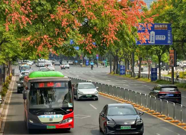 第一戶外傳媒-義烏路燈桿大牌廣告