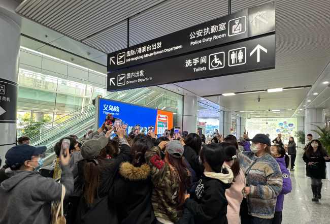 義烏機場到達廳落地?zé)粝洌荷藤Q(mào)樞紐的第一印象載體