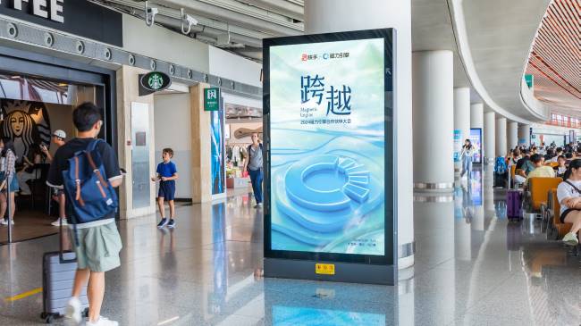 第一戶外傳媒-北京首都機(jī)場T3出發(fā)區(qū)落地?zé)粝鋸V告