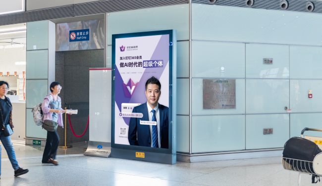 第一戶外傳媒-北京首都機(jī)場T3國內(nèi)出發(fā)燈箱廣告