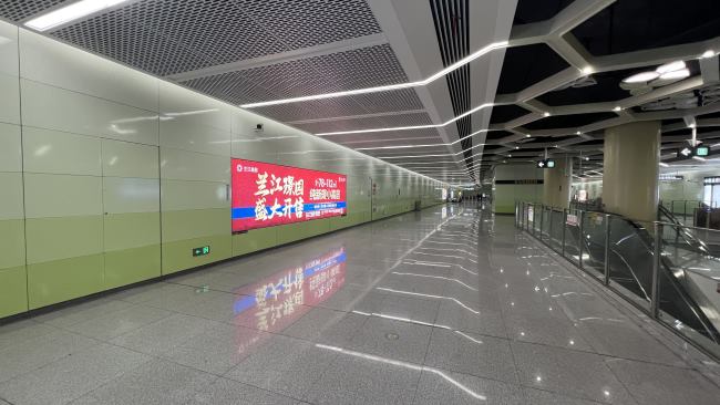 第一戶外傳媒-深圳地鐵錦龍站大燈箱廣告