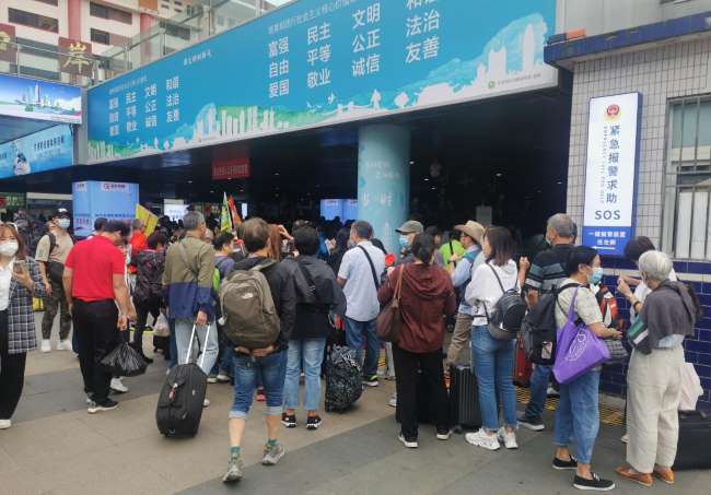 第一戶外傳媒-深圳羅湖口岸出入口燈箱廣告