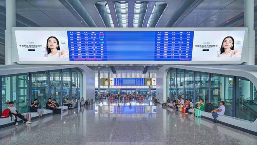 第一戶外傳媒-重慶西站候車大廳LED兩側(cè)燈箱