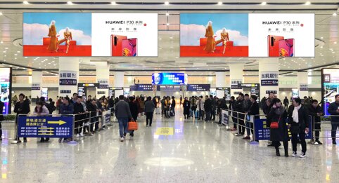 第一戶外傳媒-重慶西站到達換乘大廳燈箱吊屏