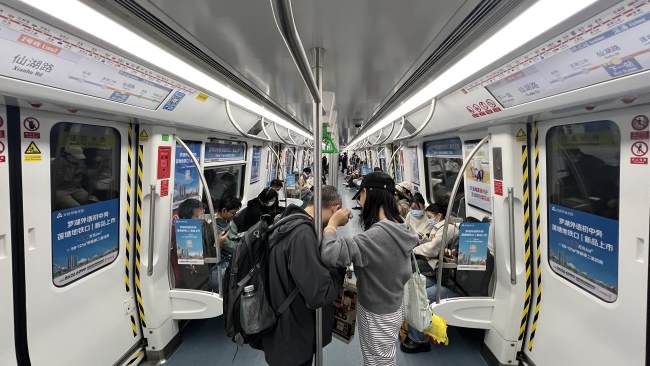 深圳地鐵 2/8 號(hào)線品牌內(nèi)包車：城市東西主動(dòng)脈的沉浸式傳播載體