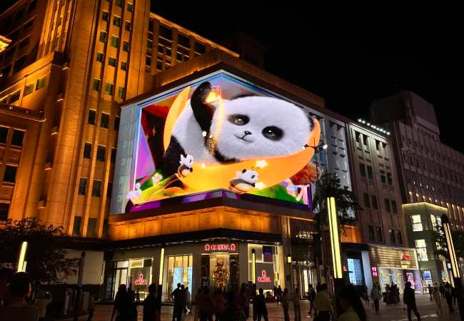 第一戶外傳媒-北京王府井百貨地標(biāo)大屏廣告