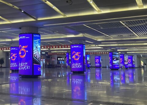 第一戶外傳媒-太原南站西廣場(chǎng)中央大廳圓柱燈箱 第一戶外傳媒-太原南站西廣場(chǎng)中央大廳圓柱燈箱