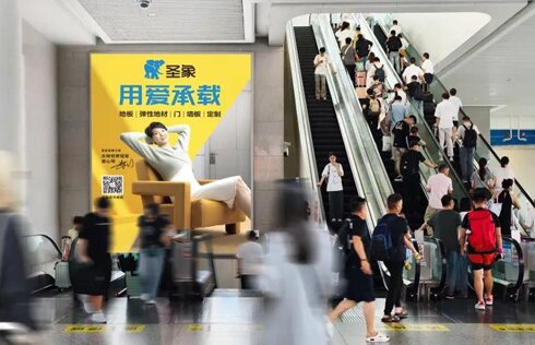 第一戶外傳媒-杭州東站進(jìn)出站交匯層扶梯燈箱