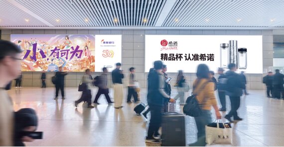 第一戶外傳媒-杭州東站基本站臺(tái)墻面燈箱